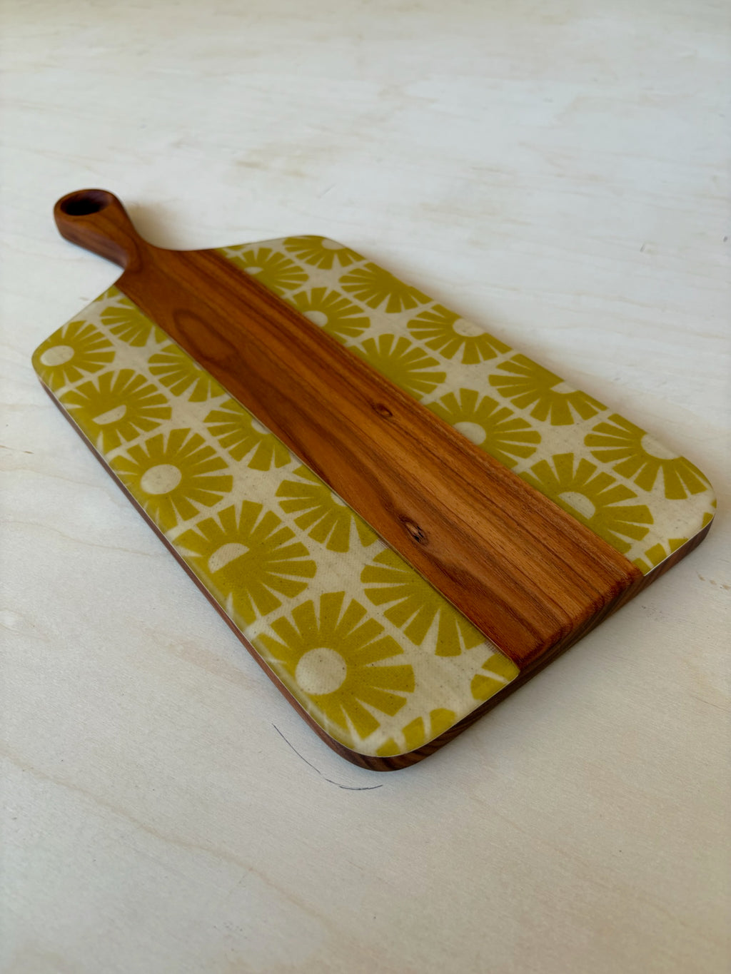 Sunshine Gold Handle Cheeseboard