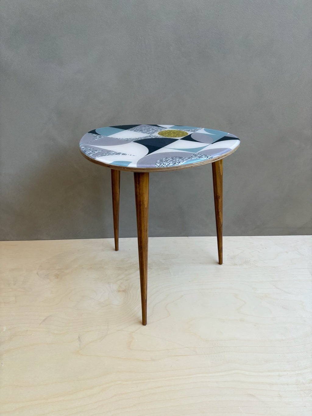 Retro Pale Nesting Tables